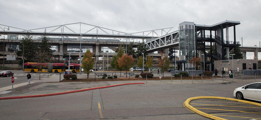 SeaTac Light Rail Station - Kiss and Ride Curb